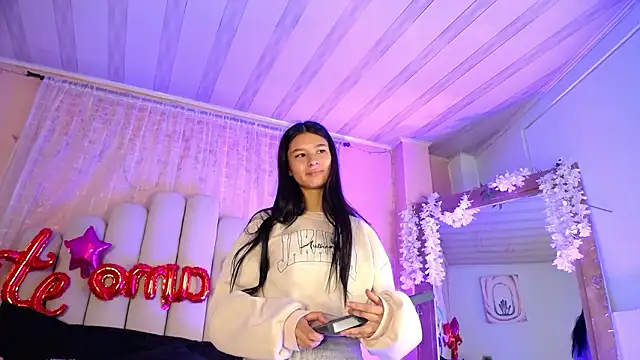 SweetRenata_'s cam snapshot