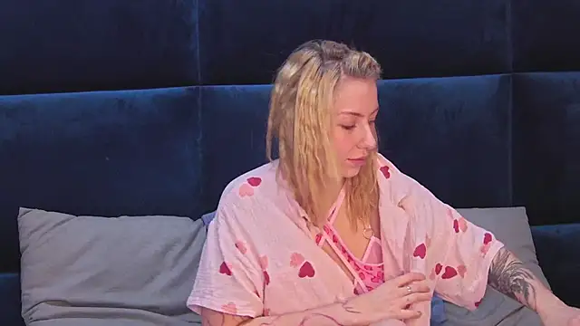 LovelyMiley's cam snapshot