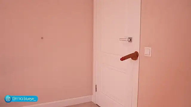 Miablueye live sex cam