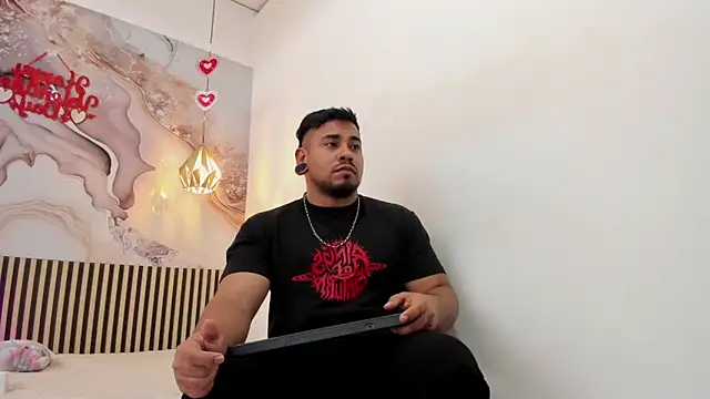 BrianMalonee live sex cam