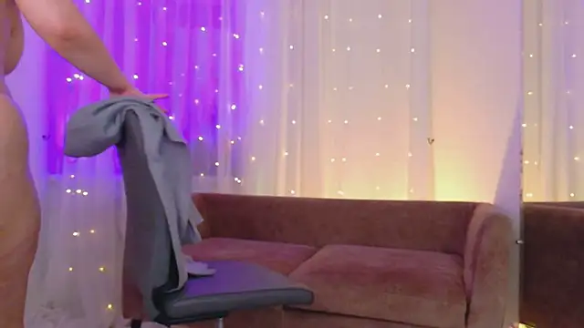 SpicyFox_'s cam snapshot