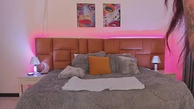 Regina_blum live sex cam