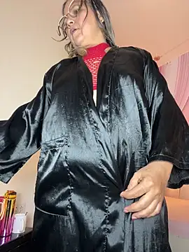 Lucy_Milf_474's cam snapshot