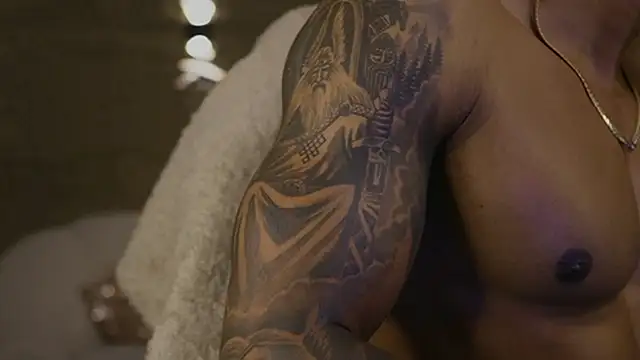 Logan_Varela live sex cam