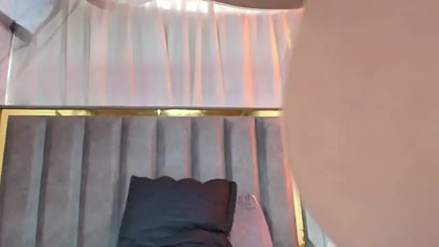 Zoe_Curvy's cam snapshot