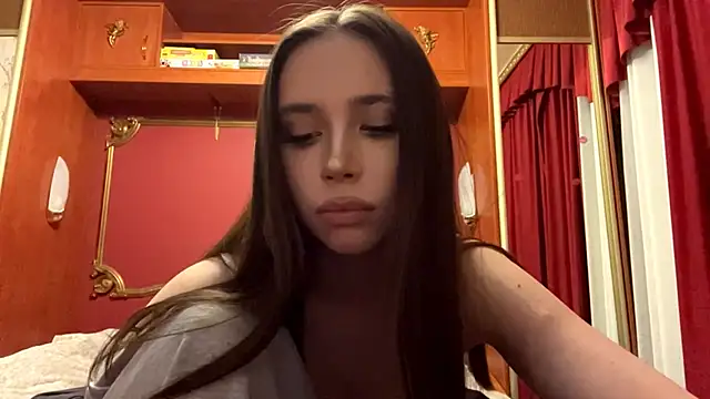 LauraMystiq live sex cam