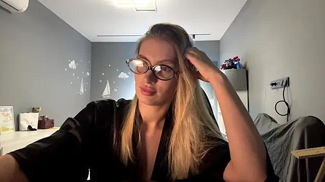 SoftnessMila's cam snapshot