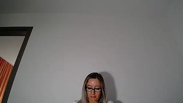 Julianna68 live sex cam