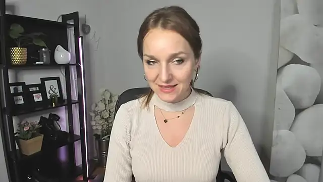 AliciaDesire live sex cam