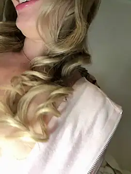 LoveShae_'s cam snapshot