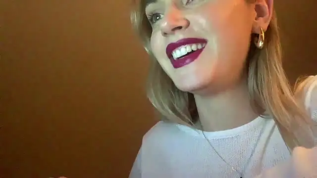 AmelieHot's cam snapshot