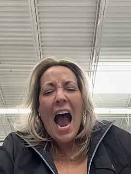 Cherry-red-xo live sex cam