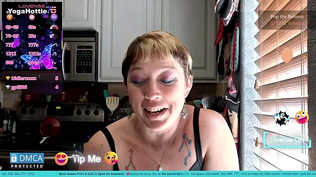 YogaHottie76's cam snapshot