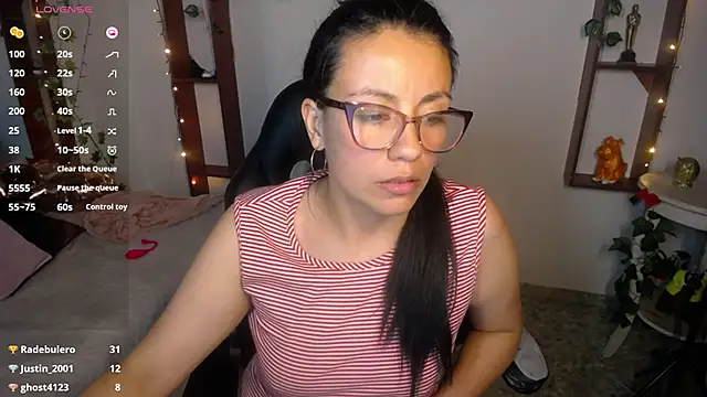 QueenRose94's cam snapshot