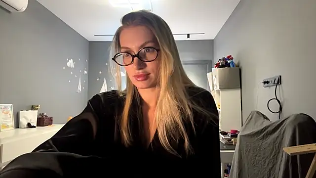 SoftnessMila live sex cam