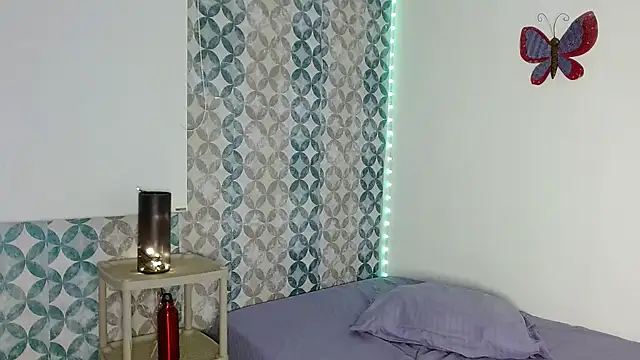 Emilybateee's cam snapshot