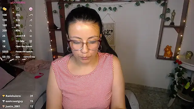 QueenRose94's cam snapshot