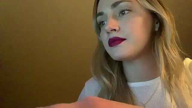 AmelieHot's cam snapshot