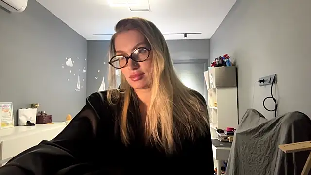 SoftnessMila live sex cam