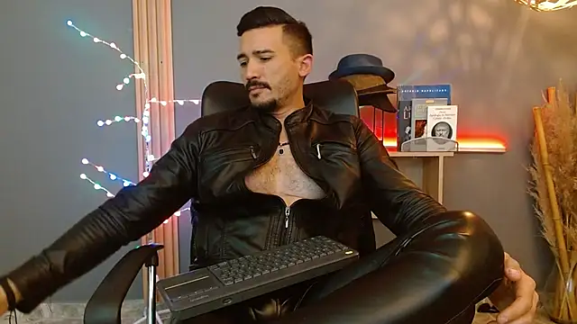 Reiko_85_ live sex cam