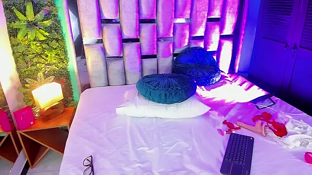 Mari_cooper1's cam snapshot