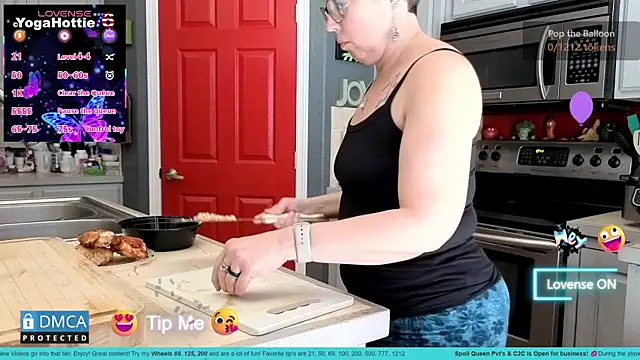 YogaHottie76's cam snapshot