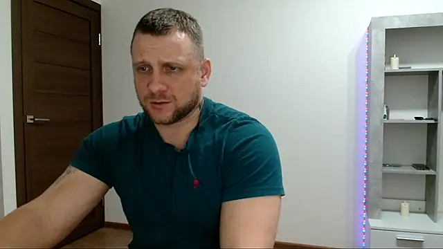 B-L-O-N-D's cam snapshot