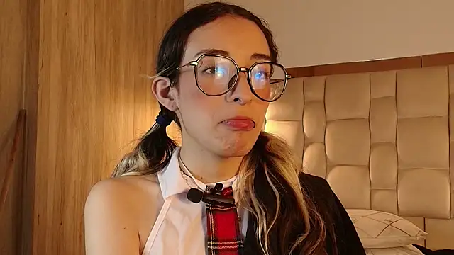 Emilia_Bons's cam snapshot