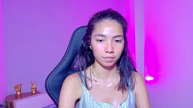 luna_roja25's cam snapshot