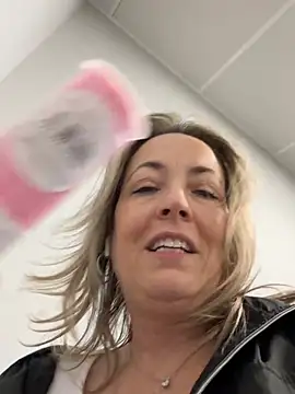 Cherry-red-xo live sex cam