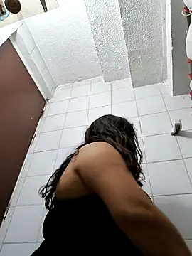 roxanasexy2025 live sex cam