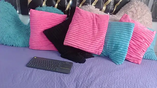 mailyn_gold's cam snapshot