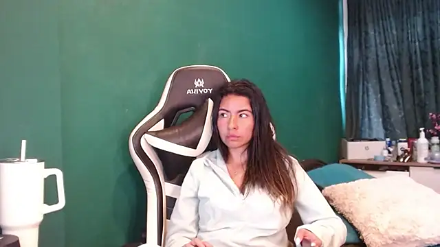 alice_middlee's cam snapshot