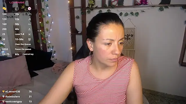 QueenRose94's cam snapshot