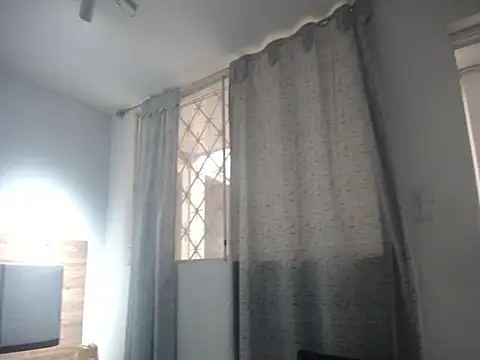 miss_charlott_18's cam snapshot