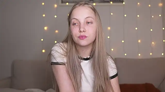 Appr0ved_'s cam snapshot