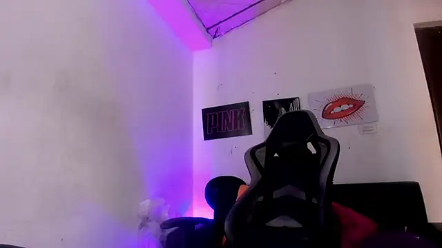 crisstal_miler's cam snapshot