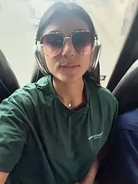 fiorella_paris's cam snapshot