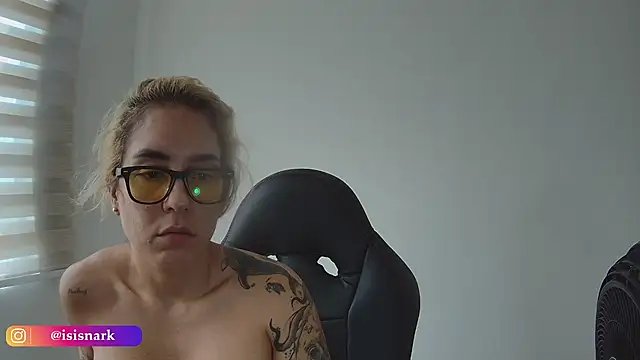 ValkyriaRose live sex cam