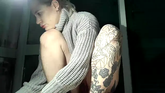 MadameSandra's cam snapshot