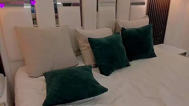 georgina_kloss's cam snapshot