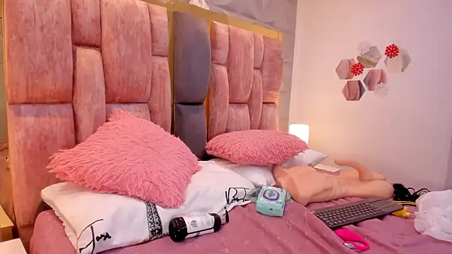 Charlotte_Ice1's cam snapshot