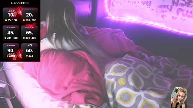 Blondiewithanass live sex cam