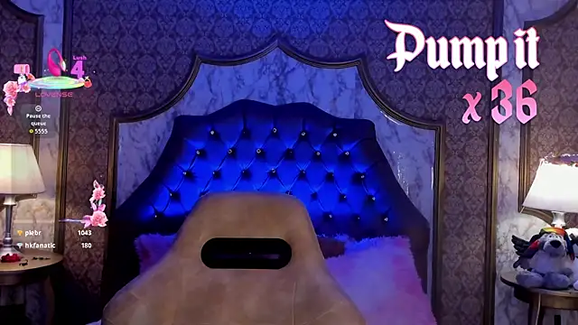 SoffiQueen live sex cam