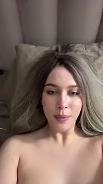 KikiWatson live sex cam