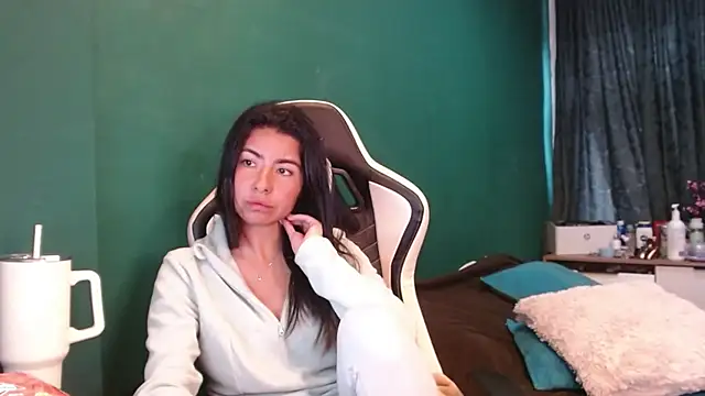 alice_middlee's cam snapshot