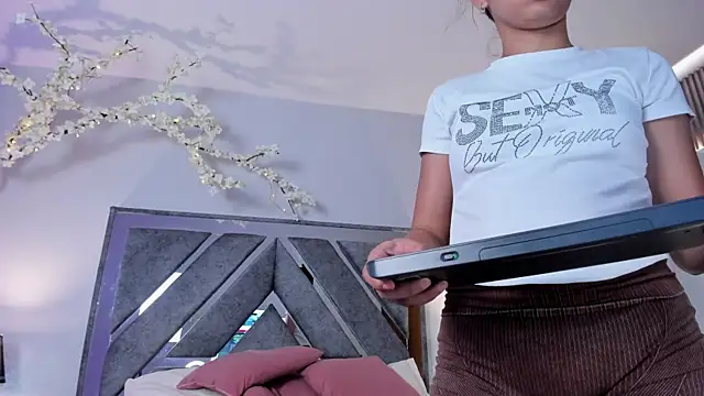 cloe_taylor__25's cam snapshot