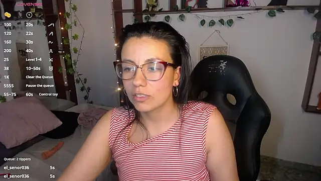 QueenRose94's cam snapshot