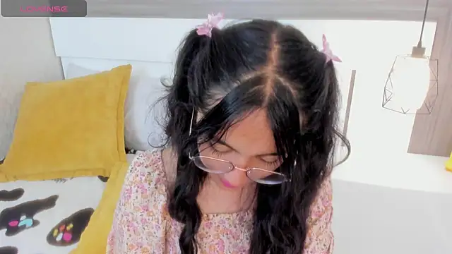 Emilyblussh's cam snapshot