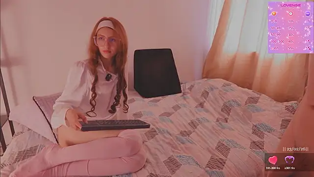 SkinnysCouple live sex cam